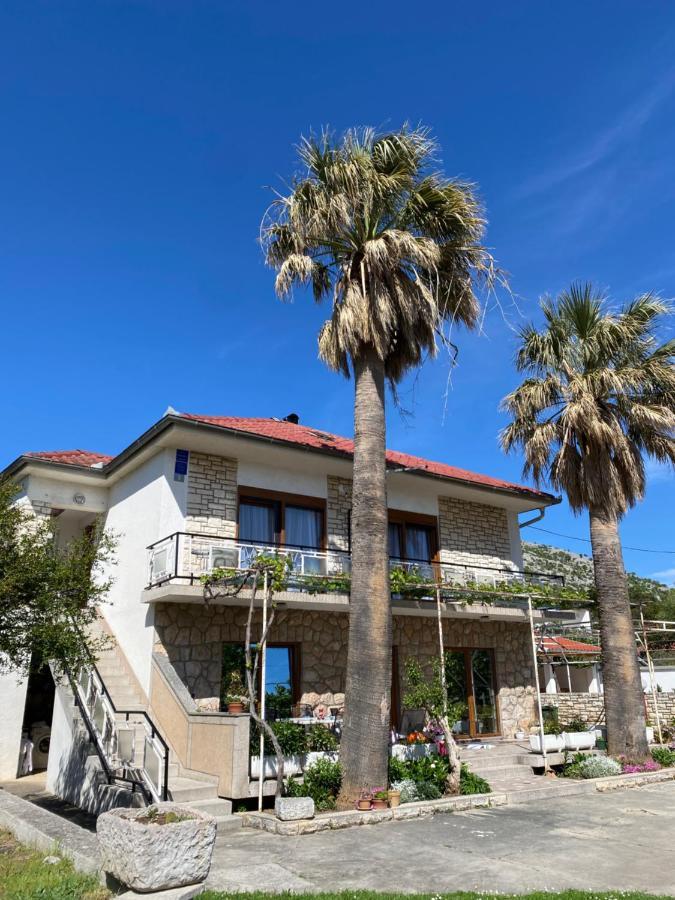Apartmani 4 Palme Starigrad Paklenica Exterior foto