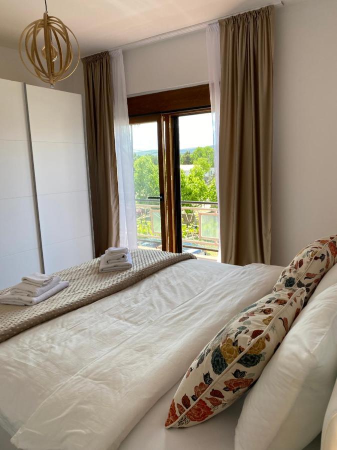 Apartmani 4 Palme Starigrad Paklenica Exterior foto