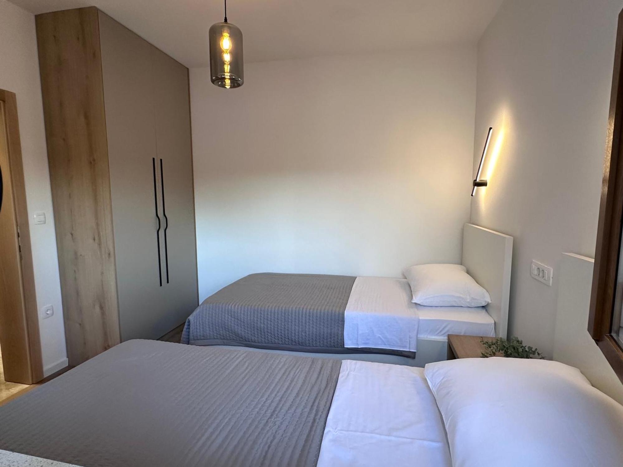 Apartmani 4 Palme Starigrad Paklenica Exterior foto