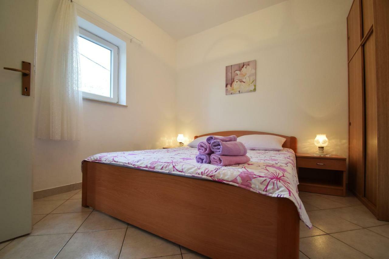 Apartmani 4 Palme Starigrad Paklenica Exterior foto
